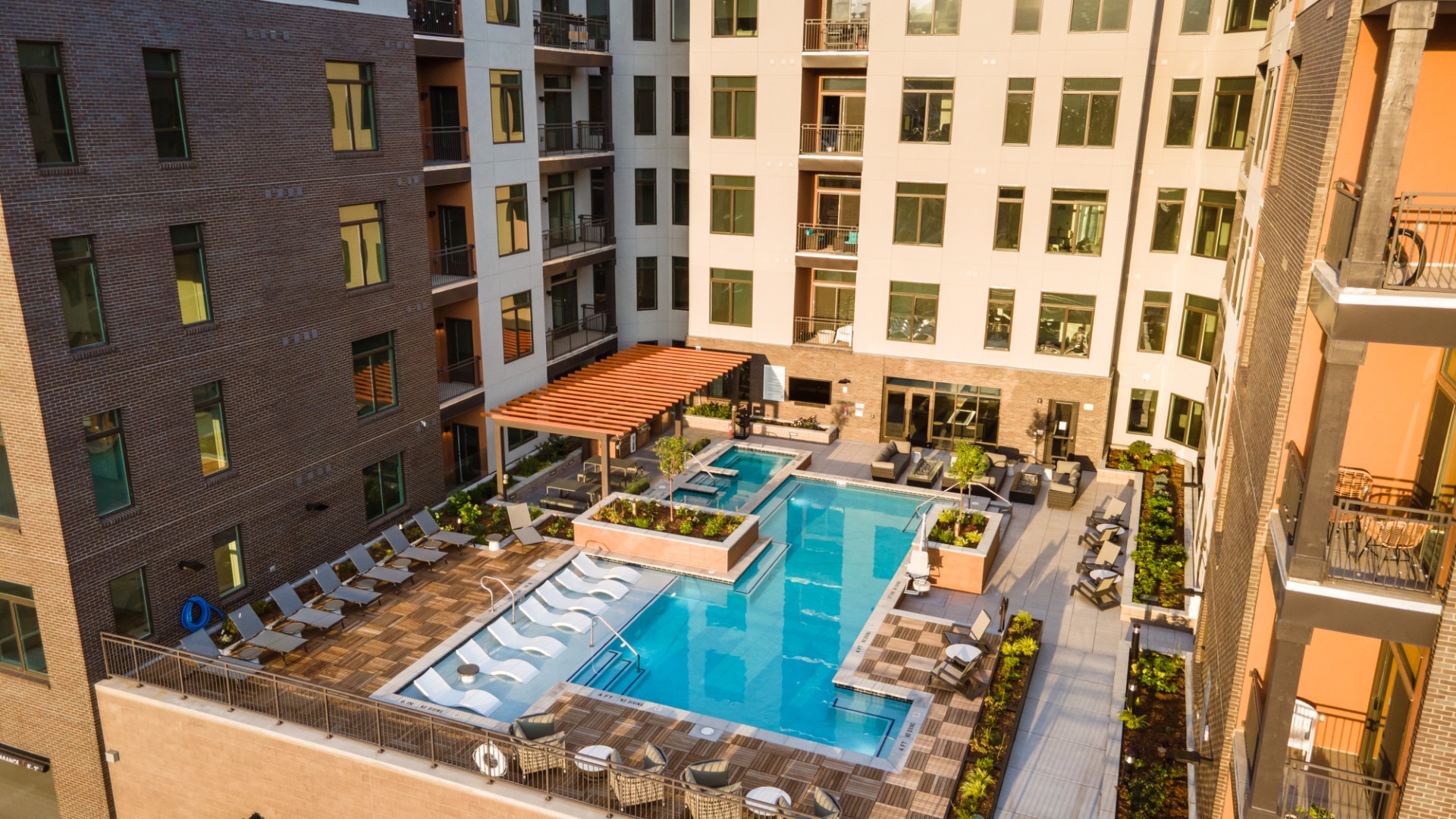 Pool & Spa