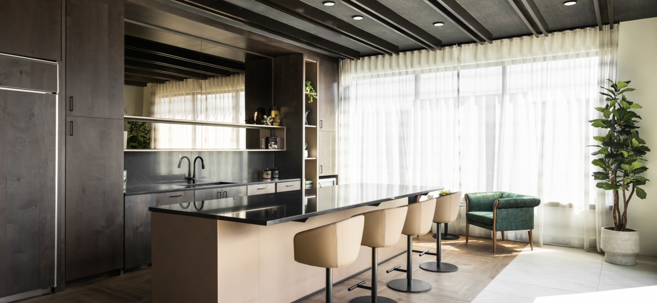 Dorian Sky Deck Lounge